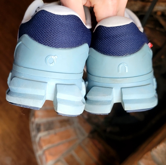 SOLD- On cloud flyers - Picture 7 of 9